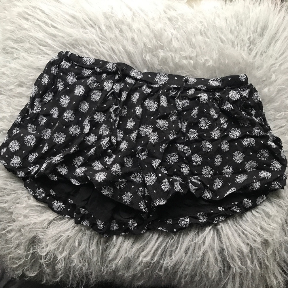 UO Floral Shorts 🌸